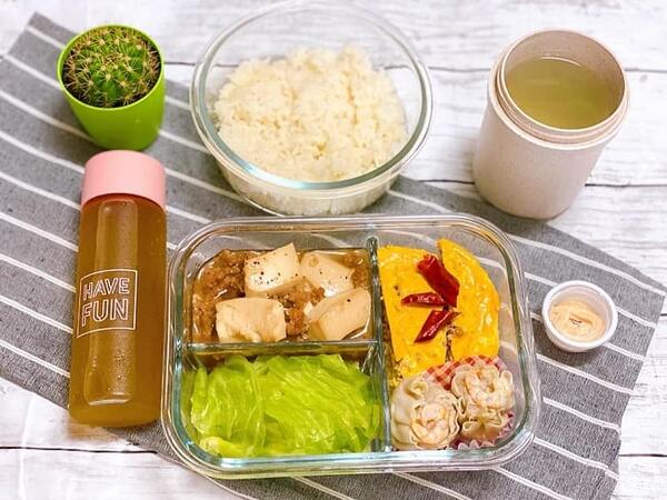 mang cơm trưa từ nhà sẽ giúp tiết kiệm tiền trả nợ