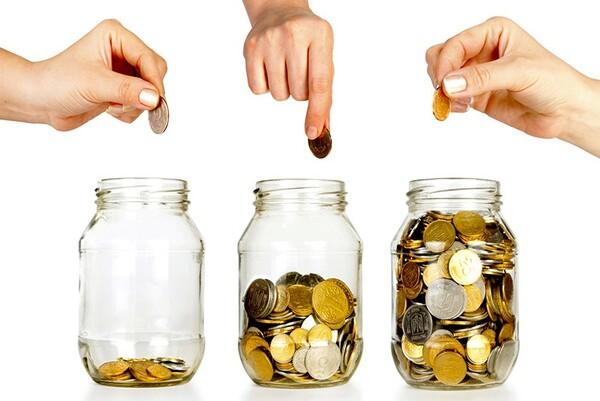 tiết kiệm tiền với việc chia tiền vào các lọ khác nhau