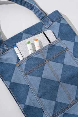 Product side /image/December2022/tui_tote_847.jpg