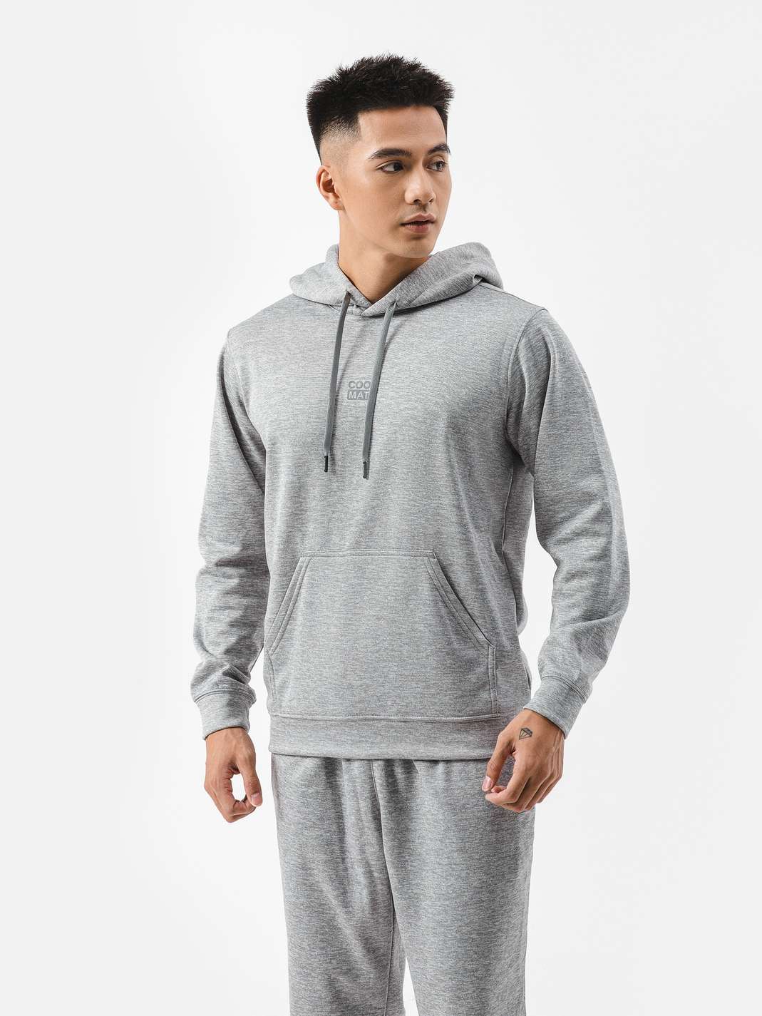 Product Image /image/December2024/ao-hoodie-essential-fleece_(5).jpg