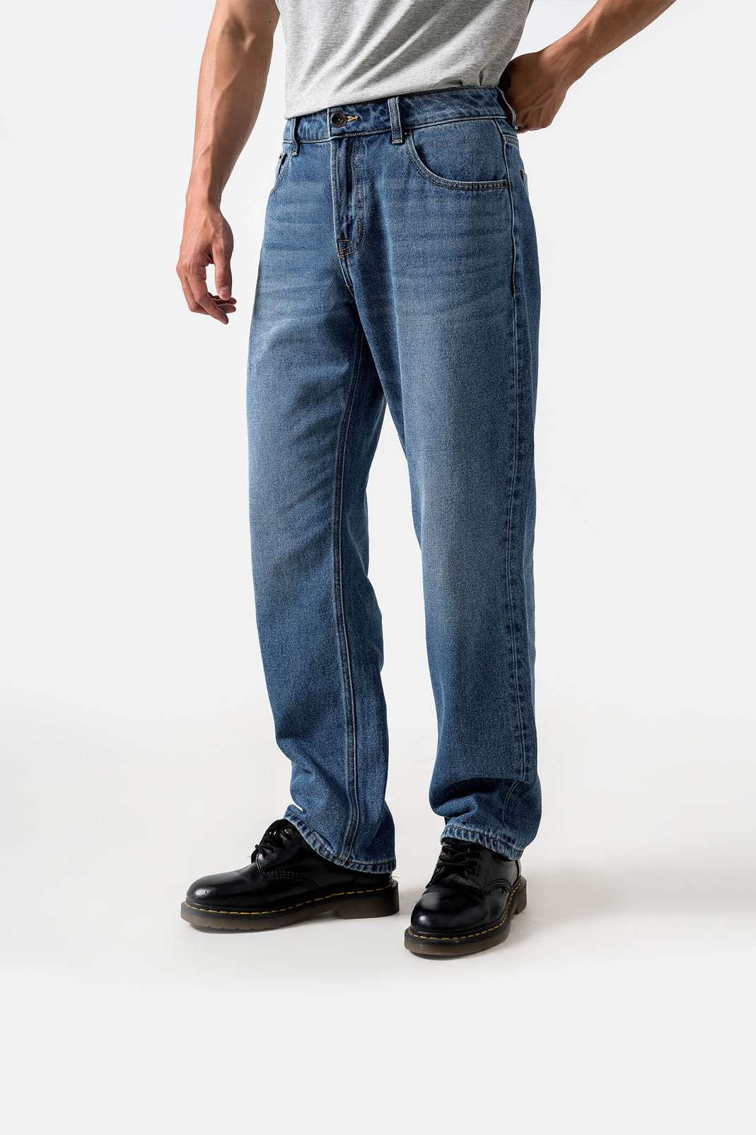 Product Image /image/December2024/coolmate-x-copper-denim-quan-jeans-dang-straight-1.jpg