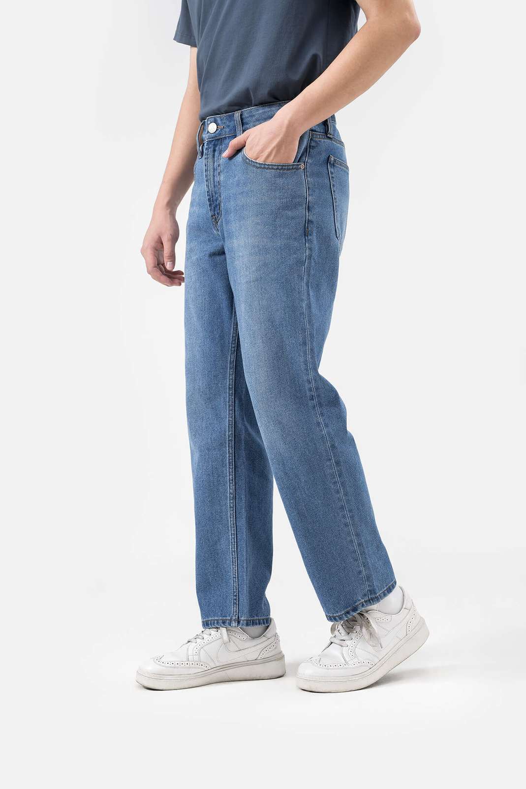 Product Image /image/December2024/quan-jeans-nam-basics-dang-regular-straight-1.jpg