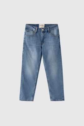 Product side /image/December2024/quan-jeans-nam-dang-straight-sieu-nhe-3.jpg