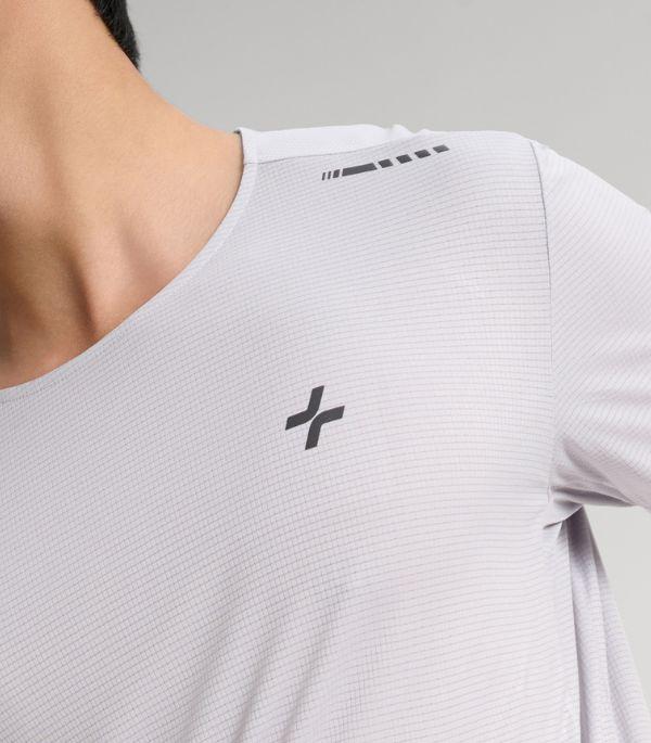 Logo phản quang và hình in nổi bật