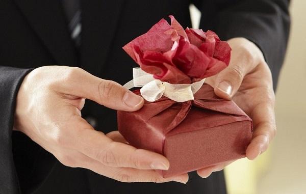 8/3 tặng gì cho bạn gái mới quen 