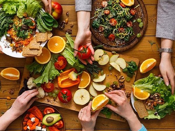 Chăm sóc da cho nam nên được thực hiện cả trong lẫn ngoài để đạt hiệu quả cao nhất