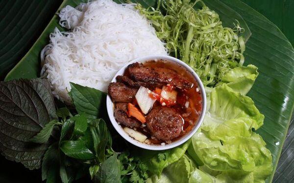 Hương vị bún chả từ chính cô chủ gốc Hà Nội niềm nở, mến khách