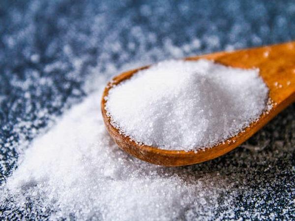 Trị thâm mắt bằng muối