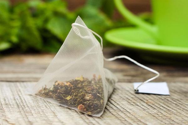 Cách trị quầng thâm mắt bằng túi trà