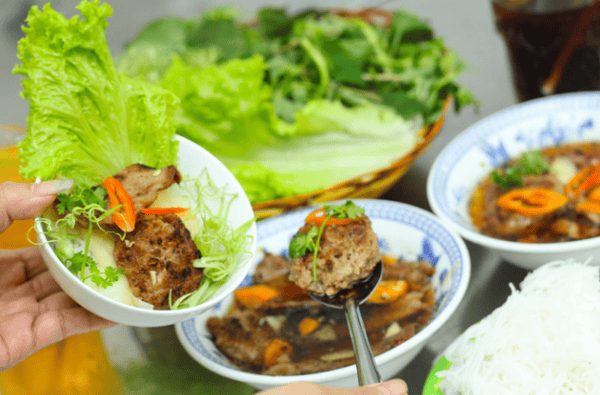Không gian quán khá rộng rãi, thoải mái