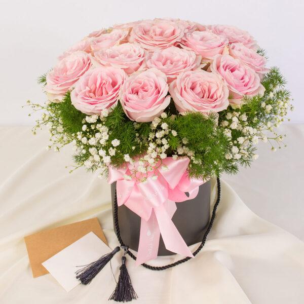 Bó hoa tươi thắm dành tặng người phụ nữ yêu thương