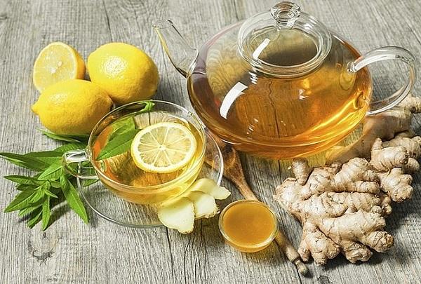 Vị gừng nóng làm các mạch máu lưu thông tốt hơn, từ đó giải nhanh chất cồn trong cơ thể