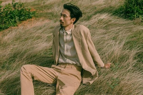 Đen Vâu thường xuất hiện trên sân khấu với phong cách vintage cực gần gũi