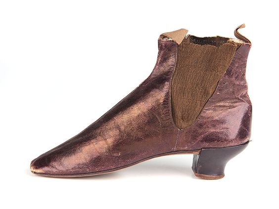 So sánh giày Chelsea boots xưa và nay