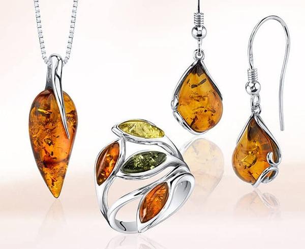 Nhẫn phong thủy nam mệnh Kim đá hổ phách