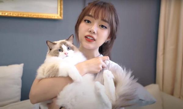 Linh Ngọc Đàm - Streamer đa tài, được yêu thích bởi vẻ ngoài xinh xắn