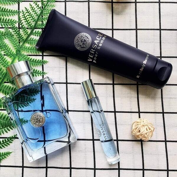 Versace Pour Homme còn có thể lưu hương tới hơn 8 tiếng