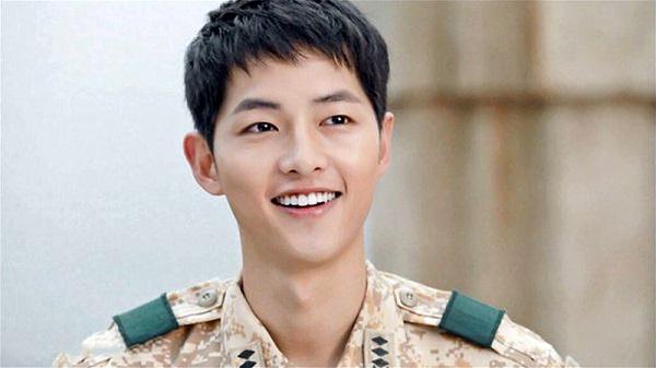 Song Joong Ki là hình mẫu soái ca lý tưởng khiến chị em rung động