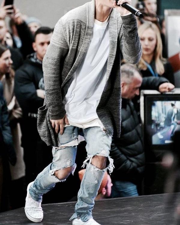 Quần jeans rách te tua