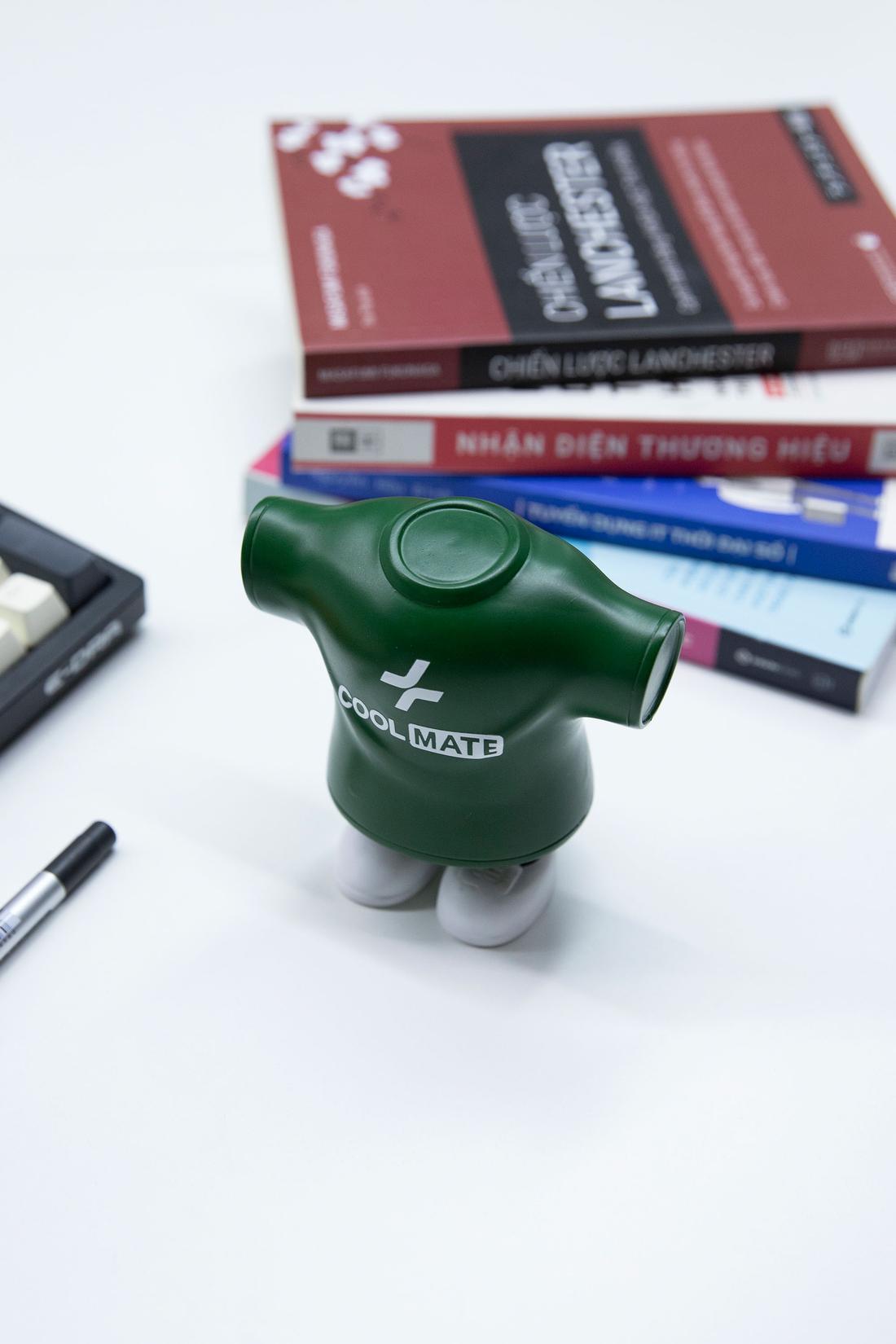 Tượng áo CoolMate phiên bản giới hạn - undefined