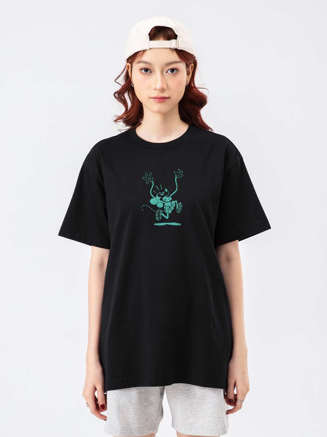 Product Image /image/July2025/ao-thun-relaxed-fit-disney-mickey-ahhhh-1-den.jpg