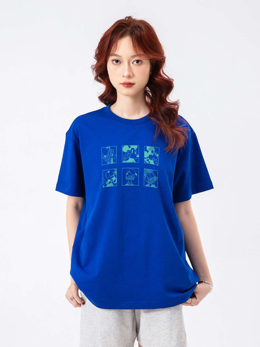 Product Image /image/July2025/ao-thun-relaxed-fit-disney-mickey-friends-potraits-1-xanh-cb.jpg