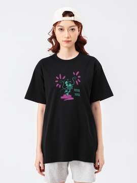 Product side /image/July2025/ao-thun-relaxed-fit-disney-minnie-mouse-1-den.jpg