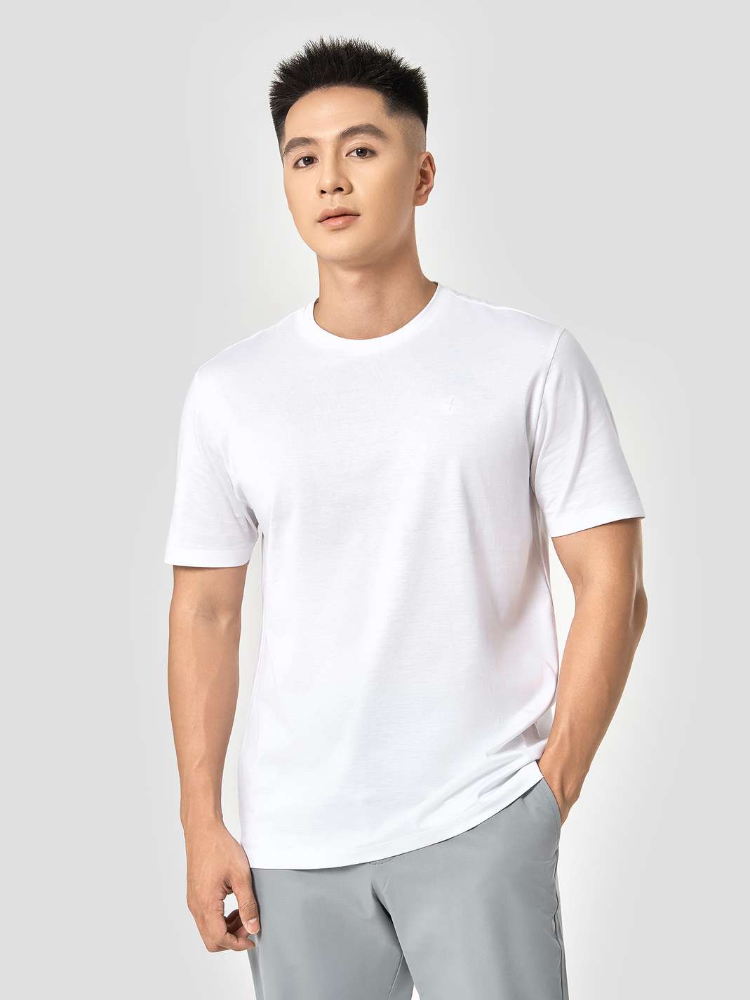 Product Image /image/June2025/ao-thun-nam-premium-cotton-_11-trang.jpg