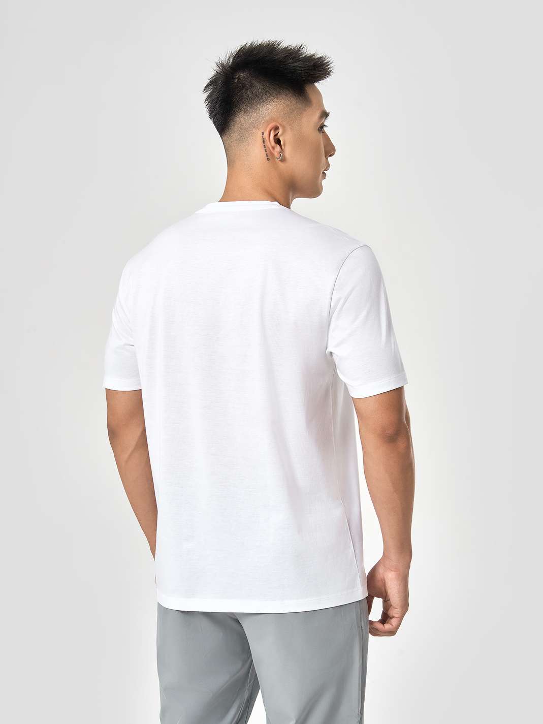 Product Image /image/June2025/ao-thun-nam-premium-cotton-_21-trang.jpg