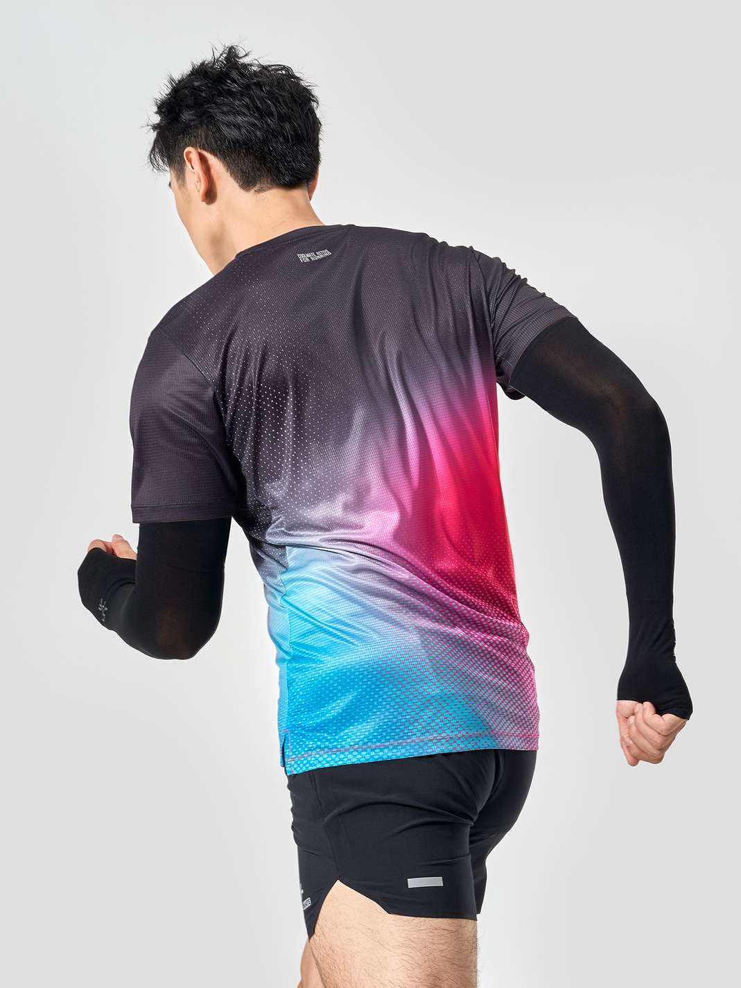 Product Image /image/June2025/t-shirt-chay-bo-airush-gradient-cut-_4-den.jpg