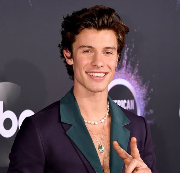 Bạn có thể học cách phối đồ của Shawn Mendes để trở nên cuốn hút hơn
