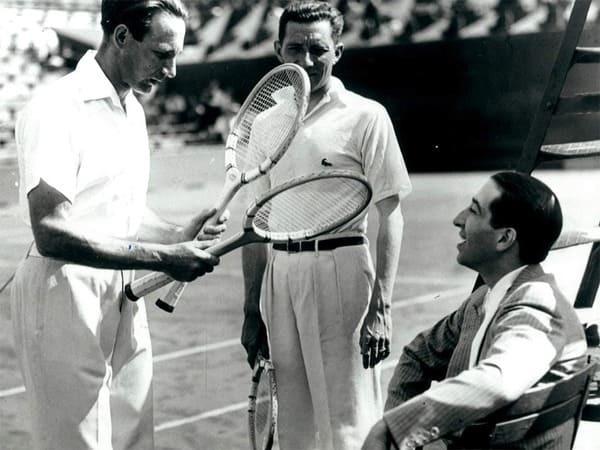 Chiếc áo của Lacoste với biểu tượng "Cá sấu" xuất hiện rất nhiều trên sân tennis