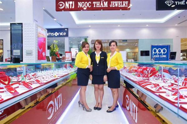 Mua trang sức nhẫn nam vàng trắng chất lượng tại Ngọc Thẫm
