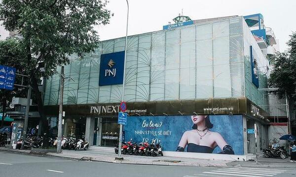PNJ - địa chỉ mua nhẫn vàng trắng nam tại TPHCM uy tín