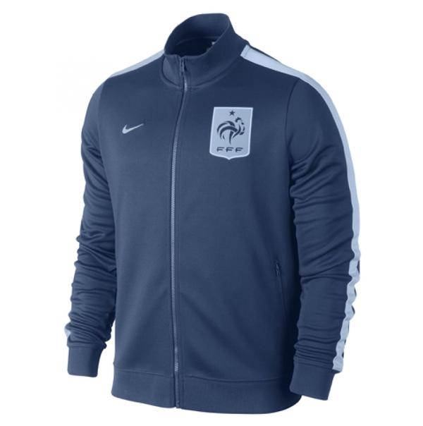 Song Toàn Sport - cửa hàng phân phối đồ đá bóng chính hãng