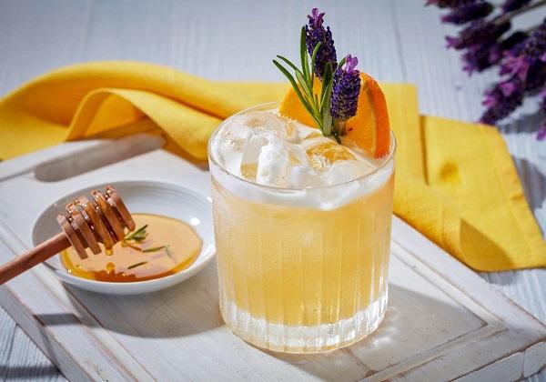 Apple Bees Knees Cocktail được ưa thích tại vừa ngon lại vừa đơn giản, dễ làm