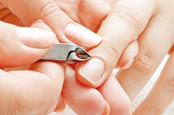 Nam giới gặp nhiều bất lợi trong việc cắt tỉa móng