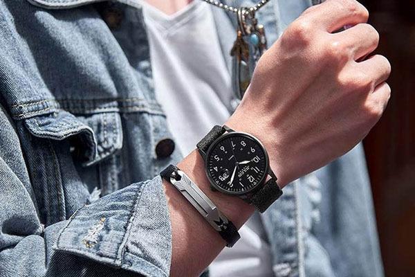 Ton sur ton nguyên tắc vàng khi mix vòng tay với đồng hồ