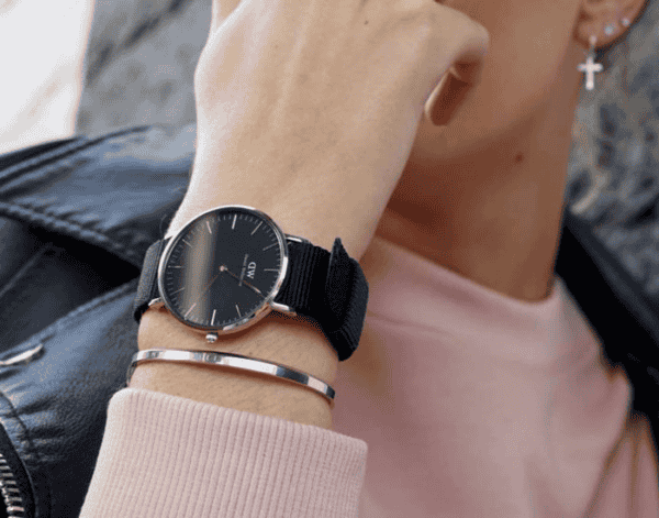 Mix đồng hồ với lắc tay kim loại trơn