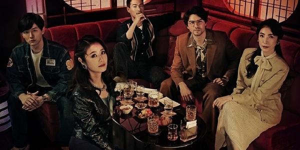 Phim Trung Quốc hay Netflix là từ khóa được search khá nhiều hiện nay vì những bộ phim chất lượng của xứ Trung được rất nhiều khán giả đón nhận. Không chỉ vì nội dung hấp dẫn, hình ảnh đầu tư mà dàn visual đỉnh cũng là lý do để khán giả yêu thích phim Trung Quốc. Vậy hãy cùng Coolmate bỏ túi 13 bộ phim sắp sửa ra mắt và đã ra mắt trên Netflix để cùng “xả xì-trét” nha!  1. Phim trung quốc hay Netflix - Định Luật Tình Yêu 80/20 Xả stress cùng top 13 phim trung quốc hay và chất lượng trên Netflix  Định Luật Tình Yêu 80/20 kể về câu chuyện tình đẹp của cô nàng luật sư Tần Thi  và anh chàng thiếu gia Dương Hoa  Định Luật Tình Yêu 80/20 là phim ngôn tình sắp sửa được công chiếu trên Netflix trong năm nay. Bộ phim kể về câu chuyện tình đẹp của cô nàng luật sư Tần Thi ( do Dương Mịch thủ vai) và anh chàng thiếu gia Dương Hoa (do Hứa Khải đảm nhận). Để có thể phát triển tài năng và tiến thân vào công ty luật hàng đầu của Trung Quốc thì Tần Văn Vũ - anh của Tần Thi đã dựng lên cho cô một người chồng mà cô không hề biết.  Với bản lĩnh, sự thông minh và tài năng lãnh đạo của mình, Tần Thi đã giữ được vị trí cố vấn pháp lý của Hiệp hội nữ doanh nhân. Tuy nhiên ngay giây phút đó, cô lại nhận ra tình trạng hôn nhân "ảo" của mình và quyết định phải làm sáng tỏ vụ việc.   Xả stress cùng top 13 phim trung quốc hay và chất lượng trên Netflix  Với bản lĩnh, sự thông minh và tài năng lãnh đạo của mình, Tần Thi đã giữ được vị trí cố vấn pháp lý của Hiệp hội nữ doanh nhân  Trong thời gian này, người chồng "ảo" của cô cũng  xuất hiện. Diễn biến bộ phim sẽ như thế nào? Nếu là một mọt phim chính hiệu của thể loại ngôn tình Trung Quốc thì chắc chắn bạn không nên bỏ qua bộ phim này đâu nhé!  2. Phim trung quốc hay Netflix - Người Theo Đuổi Ánh Sáng Xả stress cùng top 13 phim trung quốc hay và chất lượng trên Netflix  Người theo đuổi ánh sáng - kể về trận động đất ở Tứ Xuyên cực kỳ kinh hoàng  Tiếp theo là một bộ phim Trung Quốc hay Netflix khác - Người theo đuổi ánh sáng - kể về trận động đất ở Tứ Xuyên cực kỳ kinh hoàng. Trong phim cô nàng luật sư La Bản (La Vân Hi thủ vai) phải đến nơi xảy ra thiên tai để tìm lại người em gái đang bị mắc kẹt là  La Nguyên. Ở đây cô gặp lại Triển Nhan (Ngô Thiến thủ vai) - một người quen trước đây, nhưng hai người lại không mấy hoà hợp.   Xả stress cùng top 13 phim trung quốc hay và chất lượng trên Netflix  La Bản đã quyết định ở lại Tứ Xuyên và tham gia khóa huấn luyện cứu hộ do Thanh Sơn dẫn dắt  Trước tình hình khó khăn, và hậu quả nặng nề do động đất để lại thì La Bản đã quyết định ở lại Tứ Xuyên và tham gia khóa huấn luyện cứu hộ do Thanh Sơn dẫn dắt. Cùng tham gia với La Bản có Triển Nhan, Hùng Phi, Châu Minh Minh và Đinh Đinh. Liệu La Bản có tìm lại được em gái của mình, diễn biến nội dung bộ phim tiếp theo sẽ như thế nào? Nhớ đón xem Người theo đuổi ánh sáng khi bộ phim lên sóng nha.  3. Phim trung quốc hay Netflix - An Lạc Truyện Xả stress cùng top 13 phim trung quốc hay và chất lượng trên Netflix  Bộ phim kể về Nhâm An Lạc - cô chính là hậu nhân của công thần khai quốc, luôn mang một tình yêu thương con dân của mình  An Lạc Truyện là một bộ phim cổ trang. Bộ phim kể về Nhâm An Lạc (do Địch Lệ Nhiệt Ba thủ vai) - cô chính là hậu nhân của công thần khai quốc, luôn mang một tình yêu thương con dân của mình. Nhưng vì dính phải hàm oan mà cả gia tộc của cô đã gặp phải biến cố khiến cô phải rời xa nhung lụa, tha hương cầu thực khắp nơi.   Xả stress cùng top 13 phim trung quốc hay và chất lượng trên Netflix  Liệu Nhâm An Lạc có rửa sạch được hàm oan, hành trình của cô còn gặp bao nhiêu khó khăn thử thách khác  Trên hành trình này, nàng đã không ít lần giúp đỡ cho người dân nghèo chịu ảnh hưởng bởi chiến tranh, đồng thời cô cũng muốn tìm ra manh mối để rửa sạch nỗi oan cho gia tộc mình. Liệu Nhâm An Lạc có rửa sạch được hàm oan, hành trình của cô còn gặp bao nhiêu khó khăn thử thách khác. Cùng Coolmate đón chờ bộ phim ra mắt nhé!  4. Phim trung quốc hay Netflix - Ngọc Cốt Dao Xả stress cùng top 13 phim trung quốc hay và chất lượng trên Netflix  Nội dung phim xoay quanh mối tình lãng mạn, nhưng lại đầy trắc trở và đau thương của Thời Ảnh cùng với Chu Nhan  Ngọc Cốt Dao (Chu Nhan) là một bộ phim thuộc thể loại tiên hiệp, huyền huyễn đáng xem trong năm 2022 trong những bộ phim Trung Quốc hay Netflix. Nội dung phim xoay quanh mối tình lãng mạn, nhưng lại đầy trắc trở và đau thương của Thời Ảnh (Tiêu Chiến thủ vai) - vị thế tử Không Tang lạnh lùng cùng với Chu Nhan (Nhậm Mẫn thủ vai) - Quận chúa Xích Tộc. Do trái ngược về tính cách nhưng cả hai lại là mảnh ghép hoàn hảo cho nhau và từng bước cùng nhau trưởng thành để bảo vệ vương triều Không Tang vững mạnh.   Xả stress cùng top 13 phim trung quốc hay và chất lượng trên Netflix  Đứng giữa vương triều và hạnh phúc, Chu Nhan và Thời Ảnh phải làm như thế nào để đến được với nhau?  Thế nhưng thường những người sinh ra ở chốn hoàng tộc, vương giả bao giờ cũng phải gánh những trọng trách nặng nề. Đứng giữa vương triều và hạnh phúc, Chu Nhan và Thời Ảnh phải làm như thế nào để đến được với nhau? Câu trả lời sẽ có trong bộ phim sắp được ra mắt này nhé!  5. Phim trung quốc hay Netflix - Cửu Châu Hộc Châu Phu Nhân Xả stress cùng top 13 phim trung quốc hay và chất lượng trên Netflix  Bộ phim kể về cô nàng mồ côi Hải Thị được quyền thần Phương Chư thu nhận và phải cải trang thành nam nhân  Cửu Châu Hộc Châu Phu Nhân là bộ phim Trung Quốc hay Netflix thuộc thể loại ngôn tình được chuyển thể từ tác phẩm cùng tên. Bộ phim kể về cô nàng mồ côi Hải Thị (do Dương Mịch thủ vai) được quyền thần Phương Chư (do Trần Vỹ Đình đảm nhận) thu nhận và phải cải trang thành nam nhân. Để sau này nàng sẽ trở thành hộ vệ của vị hoàng đế trẻ Chư Phượng Húc.   Xả stress cùng top 13 phim trung quốc hay và chất lượng trên Netflix  Hải Thị cuối cùng sẽ ở cạnh ai, có hạnh phúc với lựa chọn của mình hay không  Cũng từ đây giữa 3 người đã nảy sinh mối quan hệ tay ba vô cùng éo le khi vị vua trẻ đã đem lòng yêu Hải Thị, trong khi đó nhưng cô chỉ một lòng muốn ở cạnh Phượng Húc. Vậy Hải Thị cuối cùng sẽ ở cạnh ai, có hạnh phúc với lựa chọn của mình hay không, cùng Coolmate đón chờ bộ phim này ra mắt nha!  6. Phim trung quốc hay Netflix - Hạnh Phúc Đến Vạn Gia Xả stress cùng top 13 phim trung quốc hay và chất lượng trên Netflix  Hạnh Phúc Đến Vạn Gia tiếp tục là phim Trung Quốc hay Netflix thuộc đề tài chính kịch  Hạnh Phúc Đến Vạn Gia tiếp tục là phim Trung Quốc hay Netflix thuộc đề tài chính kịch viết về cuộc đời của Hạnh Phúc (do Triệu Lệ Dĩnh thủ vai). Hạnh Phúc từ một cô gái sống ở thôn quê trở thành cô nàng thành thị, hiện đại. Khi còn sống ở chốn làng quê dân dã với những hủ tục phong kiến thì Hạnh Phúc đã phải kết hôn và gặp nhiều bất hạnh. Cô liên tục bị mẹ chồng đánh đập, ăn hiếp, không chịu được những trận đòn. Vì vậy Hạnh Phúc đã ly hôn và quyết chí lên thành phố để làm lại cuộc đời.   Xả stress cùng top 13 phim trung quốc hay và chất lượng trên Netflix  Hạnh Phúc đã ly hôn và quyết chí lên thành phố để làm lại cuộc đời  Cô đã phải cố gắng trải qua nhiều công việc, học tập không ngừng nghỉ và trưởng thành từng bước một. Liệu cô nàng Hạnh Phúc cuối cùng có được hạnh phúc như đúng cái tên của cô? Cùng Coolmate đón chờ bộ phim này nhé!  7. Phim trung quốc hay Netflix - ĐÔNG CUNG Xả stress cùng top 13 phim trung quốc hay và chất lượng trên Netflix  Bộ phim được chuyển thể từ cuốn tiểu thuyết cùng tên của tác giả Phỉ Ngã Tư Tồn  Đông Cung là một bộ phim Trung Quốc hay Netflix đã được ra mắt từ khá lâu. Bộ phim được chuyển thể từ cuốn tiểu thuyết cùng tên của tác giả Phỉ Ngã Tư Tồn, kể về câu chuyện tình đầy bi kịch của nàng công chúa Tây Châu - Tiểu Phong (do Bành Tiểu Nhiễm thủ vai) và thái tử Lễ Triều - Lý Thừa Ngân ( do Trần Tinh Húc thủ vai).  Xả stress cùng top 13 phim trung quốc hay và chất lượng trên Netflix  Tiểu Phong là một cô gái rất hồn nhiên, trong sáng nhưng chỉ vì yêu sai người mà phải chịu cảnh bi kịch nước mất nhà tan  Tiểu Phong là một cô gái rất hồn nhiên, trong sáng nhưng chỉ vì đặt niềm tin và yêu sai người mà phải chịu cảnh bi kịch nước mất nhà tan. Đau đớn, tuyệt vọng khi bị chính người mình yêu phản bội, nàng đã quyết định gieo thân mình xuống dòng sông Vong Xuyên để quên đi tất cả. Thế nhưng không ngờ rằng, Lý Thừa Ngân cũng nhảy theo nàng và mất tất cả kí ức trong quá khứ. Một lần nữa, Tiểu Phong lại đem lòng yêu lại chính kẻ thù của mình, và phải chịu đựng sự giày vò, ích kỷ và những lời dối trá của Lý Thừa Ngân. Nếu chưa xem bộ phim này, thì nhất định phải xem ngay nhé, mặc dù có hơi “ngược tâm” một chút nhưng nội dung phim vẫn cực kỳ cuốn hút đó nha.  8. THUỞ XƯA CÓ NGỌN NÚI LINH KIẾM Xả stress cùng top 13 phim trung quốc hay và chất lượng trên Netflix  Chuyện tình sư phụ – đệ tử của thầy trò Vương Lực và Vương Vũ cũng đã thành công nhận được cảm tình từ khán giả  Thuở xưa có ngọn núi Linh Kiếm là một bộ phim Trung Quốc hay Netflix đã nhận được không ít phản hồi tích cực từ khán giả. Bộ phim kể về chuyện tình sư phụ – đệ tử của thầy trò Vương Lực (do Hứa Khải thủ vai) và Vương Vũ (do Trương Dung Dung thủ vai) trong hành trình tu luyện để đưa Linh Kiếm trở thành giáo phái mạnh nhất trong năm đại môn phái. Vương Lục với tính tình ngay thẳng, chính trực, là đệ tử của nữ sư phụ Vương Vũ. Cô là người đứng đầu giáo phái Linh Kiếm và cũng là một nữ nhân có nhan sắc tuyệt trần nhưng lại chuyên gây chuyện thị phi.   Xả stress cùng top 13 phim trung quốc hay và chất lượng trên Netflix  Vương Vũ là người đứng đầu giáo phái Linh Kiếm và cũng là một nữ nhân có nhan sắc tuyệt trần nhưng lại chuyên gây chuyện thị phi  Trải qua những mâu thuẫn, xung đột trong quá trình cùng nhau tu luyện, cả hai dần thấu hiểu nhau và nảy sinh tình cảm đặc biệt với đối phương. Nếu yêu thích thể loại phim kiếm hiệp xen lẫn ngôn tình của Trung Quốc, thì hãy xả stress với bộ phim này ngay đi nè!  <div    >>> Xem thêm:  Điểm qua 15 bộ phim phiêu lưu thám hiểm Mỹ hay nhất không thể bỏ qua  Điểm qua những bộ phim mỹ tạo nên xu hướng thời trang cho nam giới  [Cập nhật] Top 10 phim Netflix tháng 5/2022 không thể bỏ lỡ  </div>  9. Phim trung quốc hay Netflix - THẦM YÊU: QUẤT SINH HOÀI NAM Xả stress cùng top 13 phim trung quốc hay và chất lượng trên Netflix  Bộ phim Thầm yêu: Quất sinh Hoài Nam do diễn viên Chu Nhan Mạn Tư và Triệu Thuận Nhiên đóng chính là phiên bản chuẩn nhất so với nguyên tác.  Bộ phim web drama Thầm yêu: Quất sinh Hoài Nam do diễn viên Chu Nhan Mạn Tư và Triệu Thuận Nhiên đóng chính được đánh giá là phiên bản chuẩn nhất so với nguyên tác. Bộ phim kể về một cô gái trẻ tên Lạc Chỉ (Chu Nhan Mạn Tư thủ vai) luôn yêu trong âm thầm và luôn dõi theo hình bóng người mình thương suốt hơn 10 năm liền.  Tình cảm của Lạc Chỉ dành cho Trịnh Hoài Nam (do Triệu Thuận Nhiên thủ vai) sâu đậm đến mức cô vì anh mà cố gắng thi vào trường đại học hàng đầu Trung Quốc để có thể được ở gần anh hơn. Định mệnh cuối cùng đã khiến cho hai người gặp được nhau ở giảng đường đại học và dần trở nên thân thiết hơn.   Xả stress cùng top 13 phim trung quốc hay và chất lượng trên Netflix   Câu chuyện tình yêu trong âm thầm của Lạc Chỉ đã từng làm thổn thức trái tim nhiều khán giả  Thế nhưng, lúc này, họ lại phải đối mặt với nhiều áp lực từ cuộc sống và gia đình. Câu chuyện tình yêu trong âm thầm của Lạc Chỉ đã từng làm thổn thức trái tim nhiều khán giả. Liệu họ có đến được với nhau hay không thì lên ngay Netflix và chill với bộ phim này thôi nào.  10. Phim trung quốc hay Netflix - Hoa Đăng Sơ Thượng - Light The Night (2021) Xả stress cùng top 13 phim trung quốc hay và chất lượng trên Netflix  Light The Night - Hoa Đăng Sơ Thượng có sự góp mặt của nhiều cái tên đình đám, hút khán giả như Lâm Tâm Như, Dương Cẩn Hoa, Dương Hựu Ninh, Trịnh Nguyên Sướng  Ra mắt vào cuối năm 2021, bộ phim Hoa Ngữ Light The Night (tựa tiếng Việt: Hoa Đăng Sơ Thượng) được lấy bối cảnh tại một khách sạn kiểu Nhật khá xa hoa ở Đài Loan vào những năm 1980. Đây được xem là nơi thường xuyên lui tới của giới thượng lưu địa phương. Tuy nhiên, đằng sau vẻ ngoài hào nhoáng ấy lại che giấu hoạt động của các cô nàng “gái bán hoa” kiều diễm, được nuôi dưỡng và bảo vệ, bao bọc bởi hai “tú bà” là Sang và Tô Khánh Nghi.     Hoa Đăng Sơ Thượng được lấy bối cảnh tại một khách sạn kiểu Nhật khá xa hoa ở Đài Loan vào những năm 1980  Thời gian cứ như vậy trôi qua, các cô gái làm việc trong khách sạn phải luôn luôn nỗ lực làm việc để tồn tại và ấp ủ mong muốn trốn thoát khỏi “địa ngục trần gian” này. Bộ phim Light The Night - Hoa Đăng Sơ Thượng có sự góp mặt của nhiều cái tên đình đám, hút khán giả như Lâm Tâm Như, Dương Cẩn Hoa, Dương Hựu Ninh, Trịnh Nguyên Sướng…   11. Chàng Trai Cuồng Sạch Sẽ Thân Yêu Của Tôi - Use for My Talent   Use for My Talent bạn sẽ được theo dõi câu chuyện tình yêu trái ngang của nam chính Cố Nhân Tề và cô nàng Thị Song Kiều  Vài năm trở lại đây, hình tượng nam chính cao - phú - soái nhưng hơi hơi "chập mạch" lại đang là hình tượng rất được khán giả yêu thích trong các bộ phim Trung Quốc hay Netflix nói riêng và phim xứ Trung nói chung.     Cố Nhân Tề mắc phải hội chứng OCD - nghiện sạch sẽ thì cô nàng Thị Song Kiều lại vốn không mấy quan tâm đến vẻ bề ngoài  Ở phim Use for My Talent (tên tiếng Việt: Chàng Trai Cuồng Sạch Sẽ Thân Yêu Của Tôi), bạn sẽ được theo dõi câu chuyện tình yêu trái ngang của nam chính Cố Nhân Tề và cô nàng Thị Song Kiều. Trong khi Cố Nhân Tề mắc phải hội chứng OCD - nghiện sạch sẽ thì cô nàng Thị Song Kiều lại vốn không mấy quan tâm đến vẻ bề ngoài. Cặp đôi trái ngược này liệu có hòa hợp được với nhau hay không, thì xem ngay bộ bộ này nha!  12. Phim trung quốc hay Netflix - Trở Về Trường Học - Detention   Yếu đuối và cô độc, liệu Fang Ray có sống sót trong trò đùa ma quái của số phận?  Trở Về Trường Học được chuyển thể từ tiểu thuyết kinh dị cùng tên của nhà văn Ling Jing, Detention (tên tiếng Việt: Trở Về Trường Học). Bộ phim lấy bối cảnh chính là Đài Loan vào những năm 60 của thế kỷ trước. Trong tình hình đất nước gặp nhiều biến cố, nữ sinh Fang Ray còn   tuyệt vọng đối diện với những đổ vỡ nơi mái ấm gia đình. Trong một buổi tối mưa to gió bão, cây cầu duy nhất dẫn về nhà đã bị đổ sập vì gió xoáy, Fang Ray và bạn học Wei Chung Ting bị kẹt lại ở trường. Wei Chung Ting để Fang Ray ở lại phòng học và tự mình đi tìm người cứu viện; nhưng rồi trong chốc lát, mọi thứ trước mắt Fang Ray chìm vào bóng tối. Khi tỉnh lại, Fang Ray phát hiện bạn của mình - Wei Chung Ting đã bị sát hạt giữa hiện trường đầy nến giống hệt như một buổi lễ tế quỷ thần. Yếu đuối và cô độc, liệu Fang Ray có sống sót trong trò đùa ma quái của số phận?    13. Phim trung quốc hay Netflix - Âm Dương Sư: Tình Nhã Tập - The Yin Yang Master (2021)   Bộ phim lấy bối cảnh nước Nhật trong thời đại Heian bị nhiều yêu quái tác oai tác quái, thường xuyên quấy phá cuộc sống loài người  “Mở bát” Netflix vào đầu năm 2021, phim điện ảnh Trung Quốc The Yin Yang Master (hay Âm Dương Sư: Tình Nhã Tập) nhanh chóng gây bão rộng khắp các diễn đàn “mọt phim” Châu Á. Lấy bối cảnh nước Nhật trong thời đại Heian bị nhiều yêu quái tác oai tác quái, thường xuyên quấy phá cuộc sống loài người - The Yin Yang Master xoay quanh cuộc chiến chống lại cái ác của hai Âm Dương Sư (tức Onmyohi) Tình Minh và Bác Nhã; từ oan gia thành đồng đội rồi cùng nhau khám phá, giải mã bí mật được chôn giấu hàng thế kỷ.     Chẳng quá lời nếu bảo rằng Âm Dương Sư: Tình Nhã Tập là bước tiến đáng kể về kỹ xảo của điện ảnh Trung Quốc  Chẳng quá lời nếu bảo rằng Âm Dương Sư: Tình Nhã Tập là bước tiến đáng kể về kỹ xảo của điện ảnh Trung Quốc. Hầu hết yêu quái trong phim được khắc hoạ vô cùng chân thực và sắc sảo - không hề kém cạnh các siêu phẩm đến từ Hollywood.   Như vậy là Coolmate đã giới thiệu đến bạn top 13 phim Trung Quốc hay Netflix mà bạn có thể bỏ túi để từ từ xả stress rồi nha. Trên đây đều là những bộ phim có nội dung hấp dẫn với đủ các thể loại khác nhau để bạn tùy chọn theo sở thích nè. Hy vọng với những chia sẻ này sẽ giúp bạn có được những giây phút thật thư giãn ha. Đừng quên theo dõi Cool Blog để biết thêm nhiều thông tin thú vị hơn nữa nè!  Coolmate - Nơi mua sắm đáng tin cậy dành cho nam giới!  >>> Xem thêm:  Top 9 phim bách hợp Thái Lan hay nhất tín đồ không thể bỏ qua  The Batman - Vạch trần sự thật: Bộ phim bom tấn đáng mong chờ năm 2022  Review phim Hellbound - Sự ám ảnh từ bản chất con người?