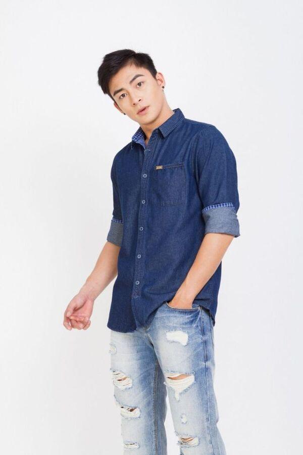 Bạn có thể kết hợp áo Jeans với quần bò nam mùa hè cho bộ outfit thường ngày của mình