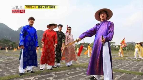 Tập phim khiến các fan Việt gào thét khi Running Man xuất hiện tại Việt Nam