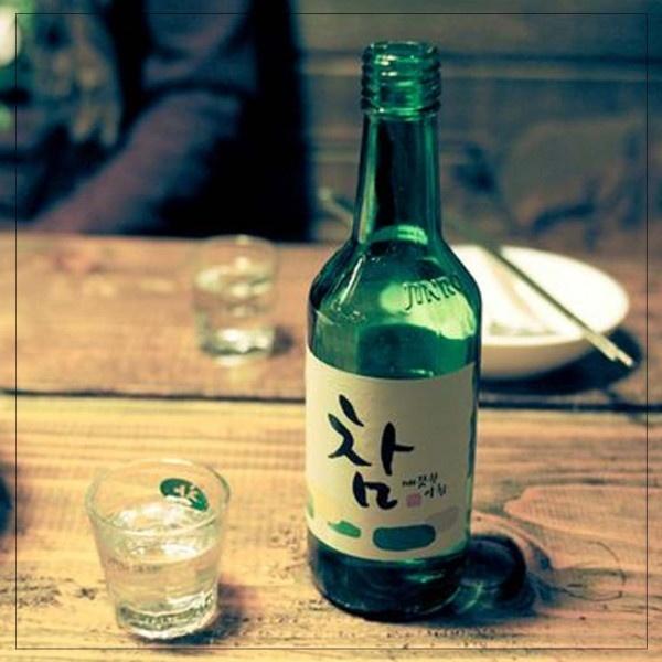 Uống rượu Soju điều độ có thể mang lại một số lợi ích cho sức khỏe.
