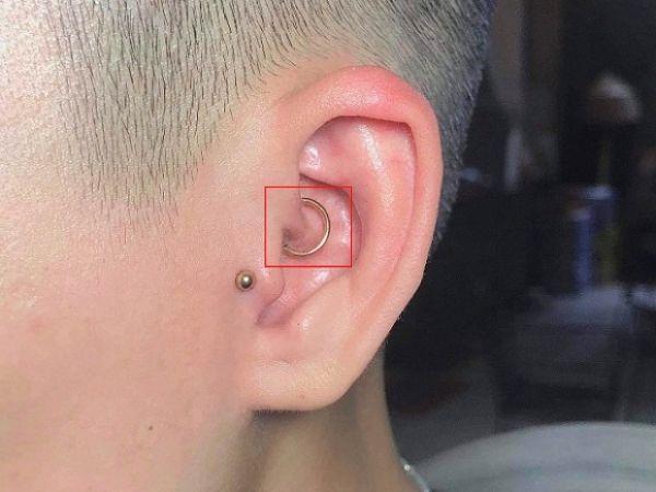 Xỏ khuyên tai vị trí Daith