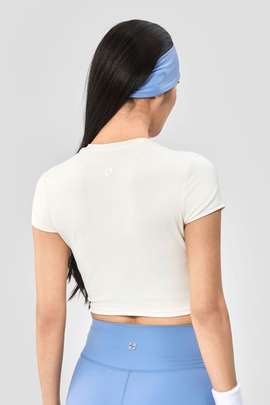Product side /image/March2025/ao-cropped-tee-yoga-slimfit-40-be.jpg