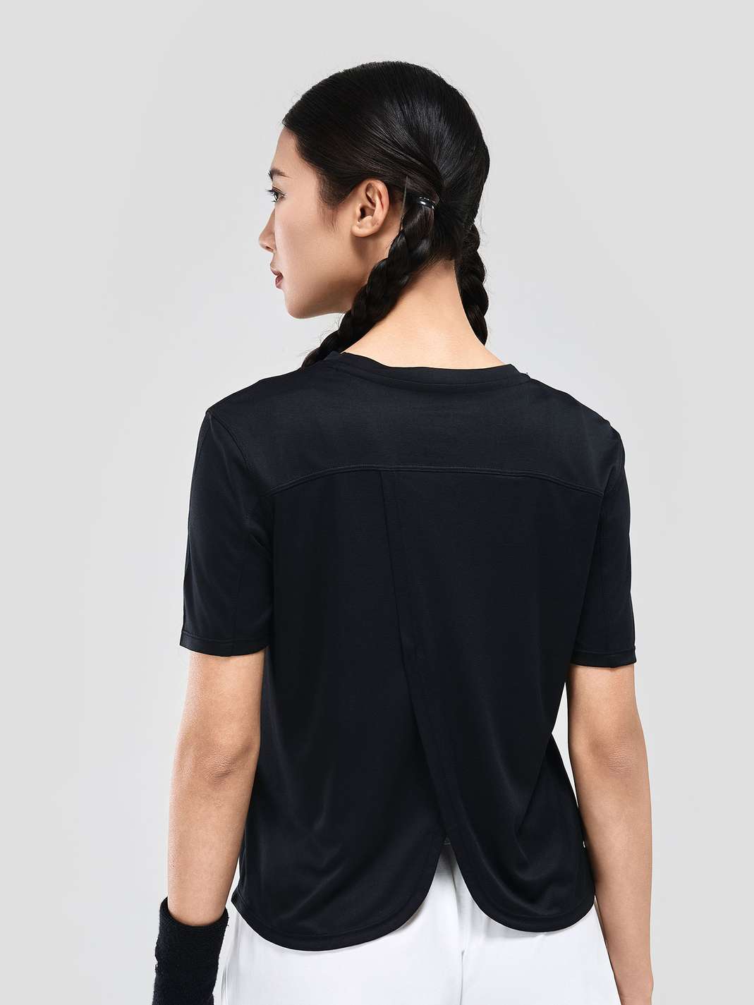Product Image /image/March2025/ao-the-thao-nu-lightweight-tee-36--den-1_88.jpg