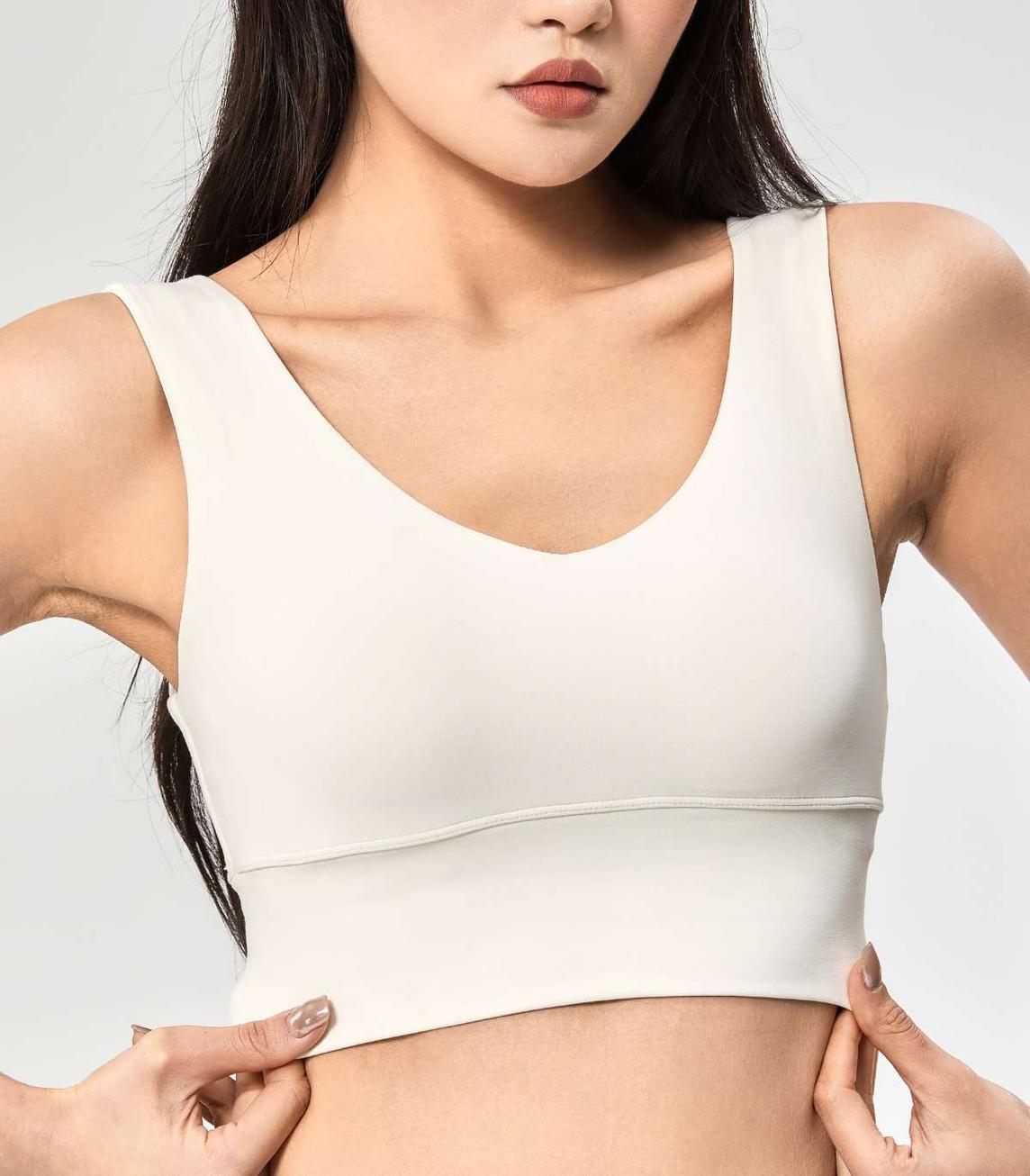 Cổ V ôm gọn dáng