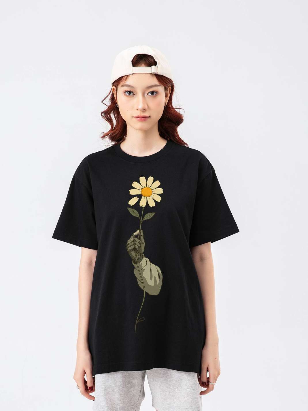 Product Image /image/May2025/ao-thun-cotton-compact-hoa-cuc-3-den.jpg