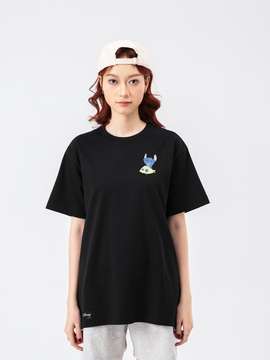 Product side /image/May2025/ao-thun-relaxed-fit-in-stitch-coastal-cool-Den_FRONT-den.jpg
