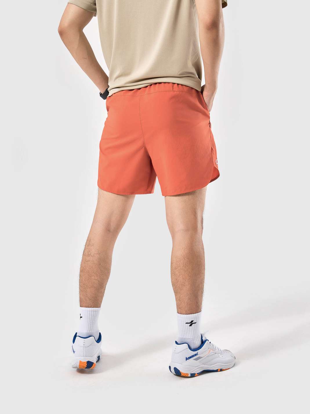 Product Image /image/May2025/quan-short-the-thao-nam-6-inch-tui-zipped-Cam_2.jpg